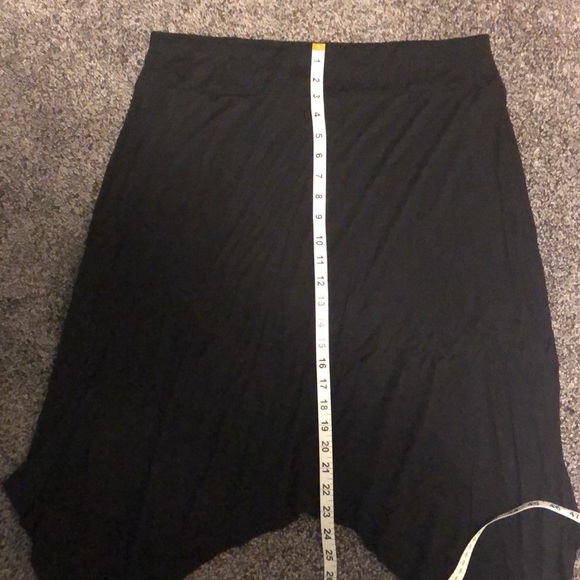 Black asymmetrical size L skirt - Picture 3 of 5